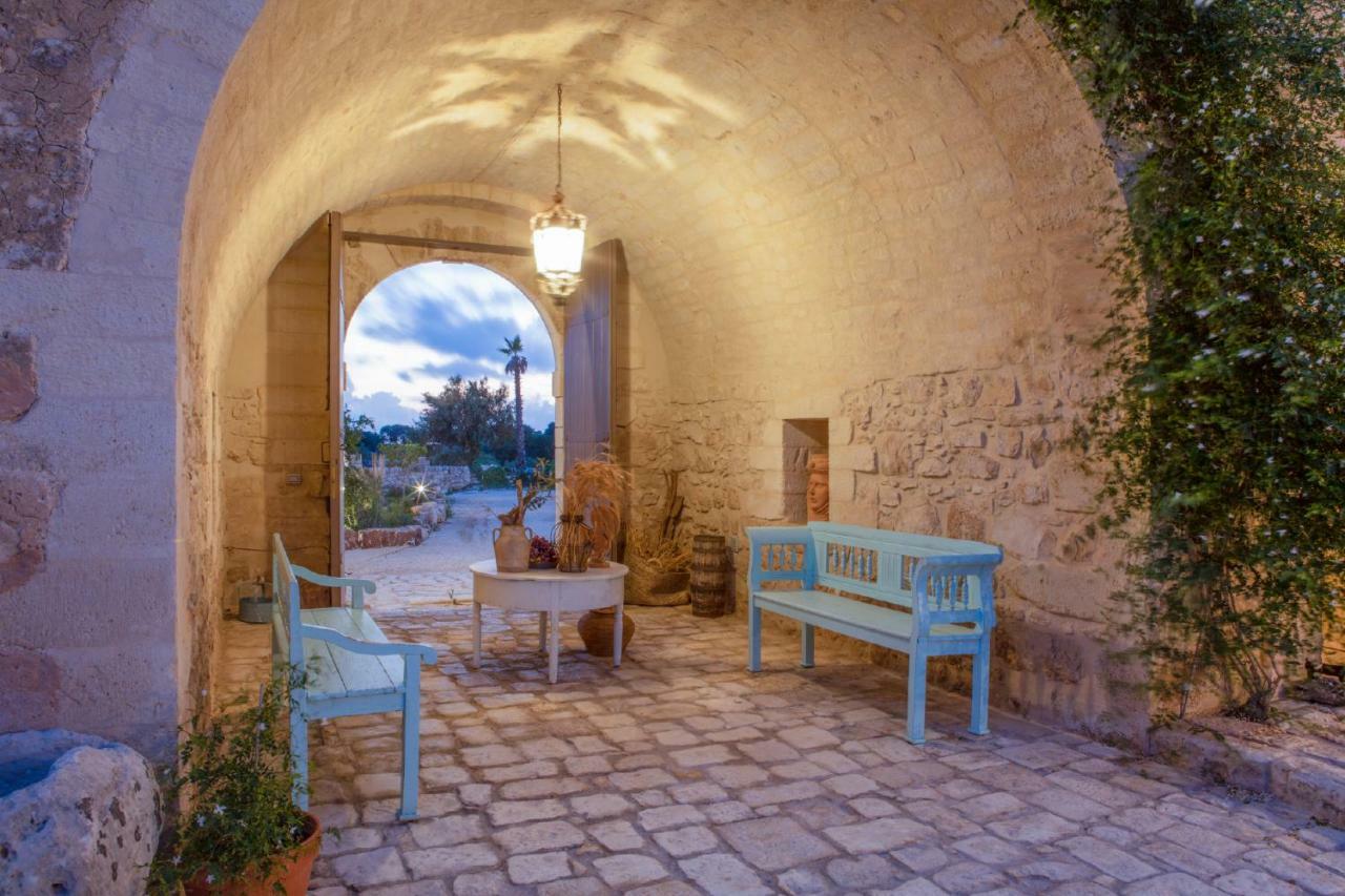 Gasthaus Terre Di Cavalusi Relais Donnafugata Exterior foto