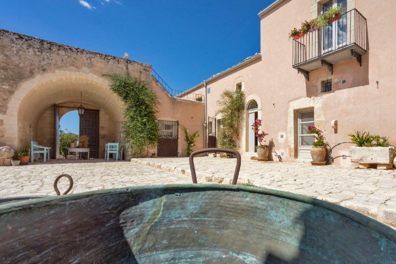 Gasthaus Terre Di Cavalusi Relais Donnafugata Exterior foto