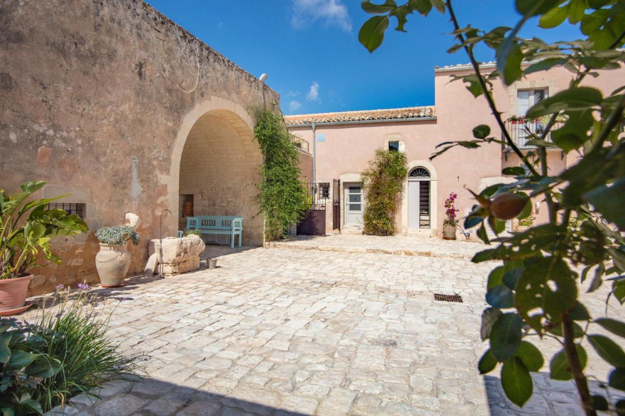Gasthaus Terre Di Cavalusi Relais Donnafugata Exterior foto